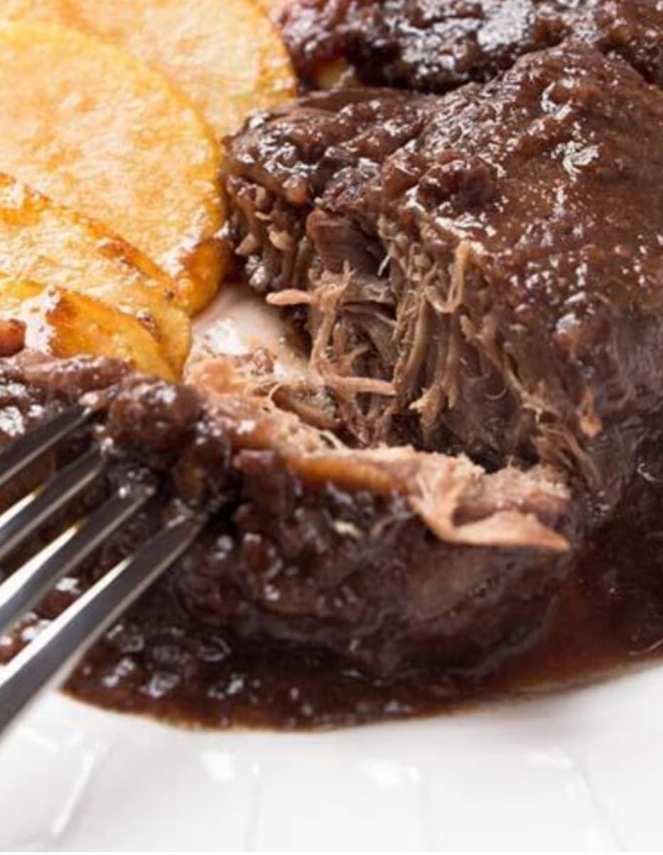 Carrillada en salsa: el guiso que nos define